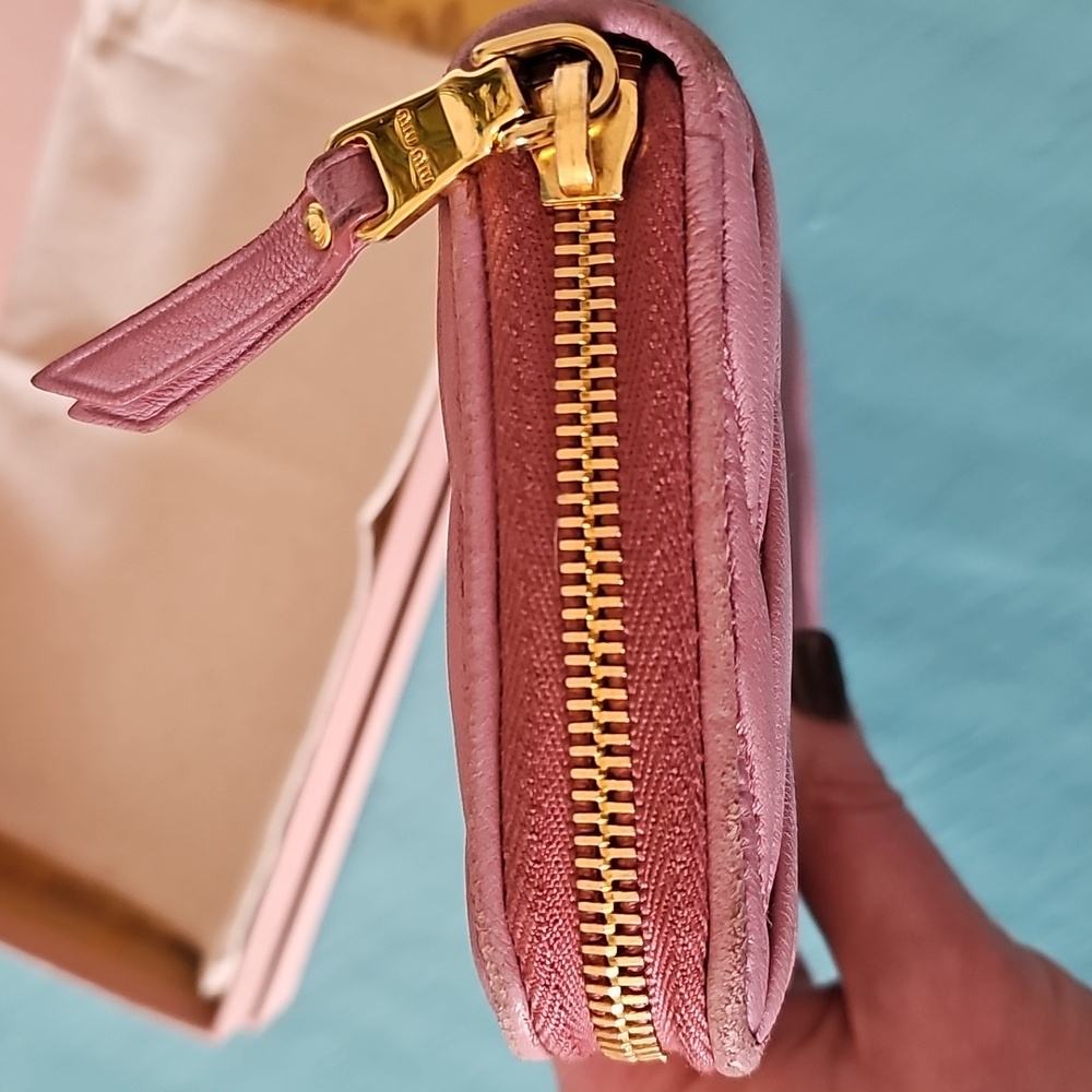 Miu Miu By Prada Women's Large Matelassé Nappa Leather Wallet - Picture 5 of 16